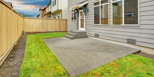 5+ Easy Ways to Clean a Concrete Patio (Without a Pressure Washer)