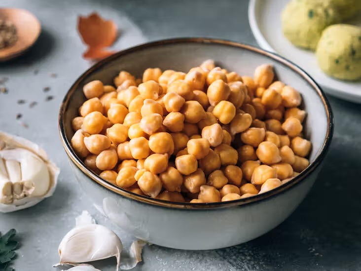 A flavorful bowl of spiced chickpeas with garlic