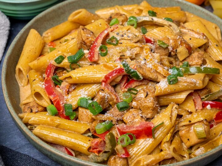  Chicken and pasta in creamy sauce
