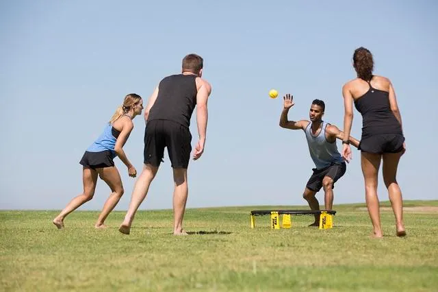 people playing Spikeball